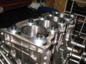 bloque de motor con aumento de cilindrada y camisas de cilindros mas grandes